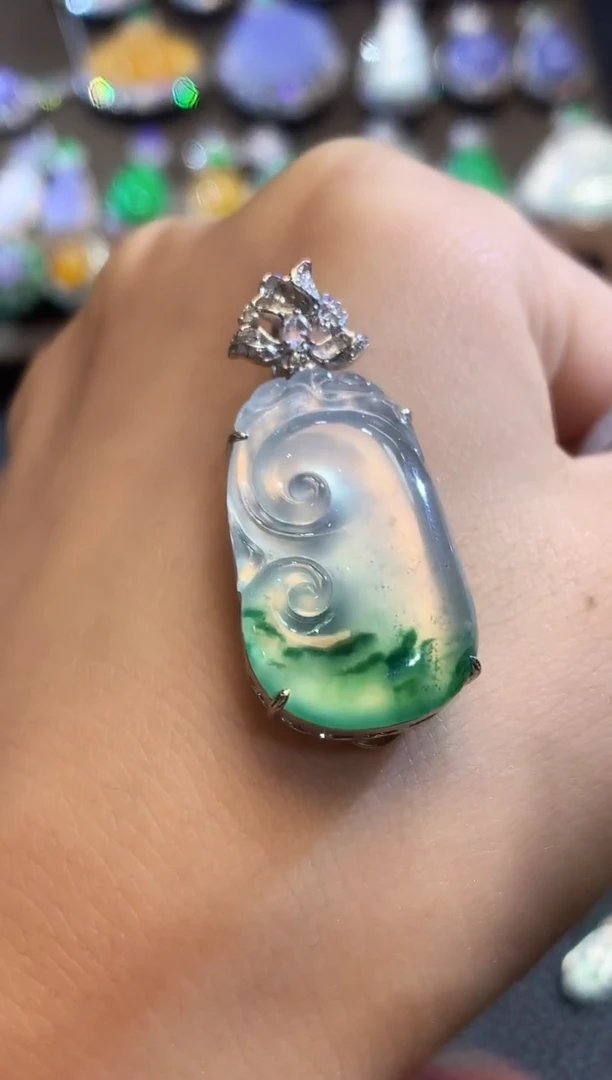 吊坠(不含链)18K金镶嵌翡翠C56