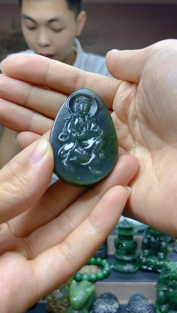 颈饰未镶嵌和田玉1