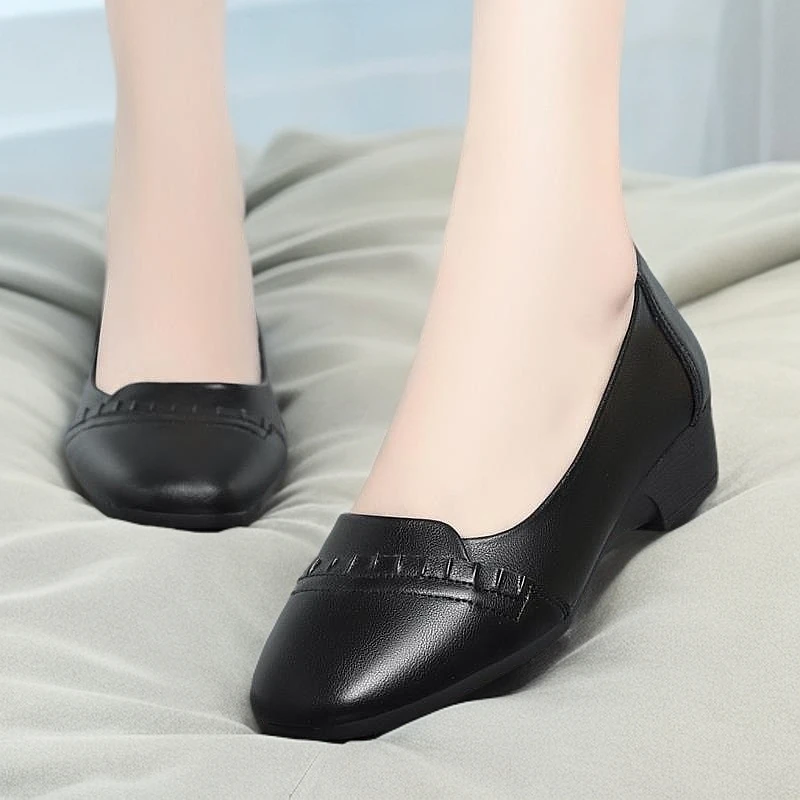 真皮软底平底防滑中年妈妈鞋中老年皮鞋工作鞋百搭单鞋大码女鞋