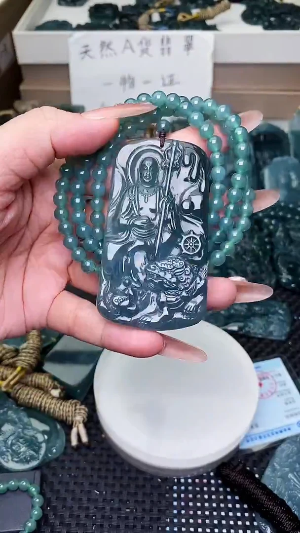颈饰未镶嵌翡翠