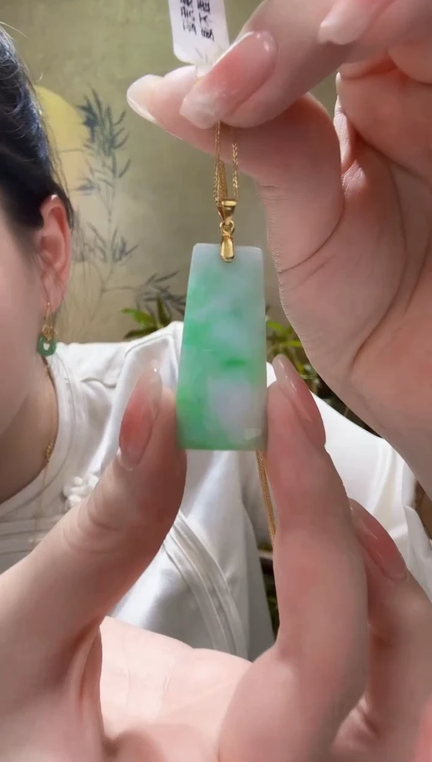 翡翠未镶嵌颈饰吊坠