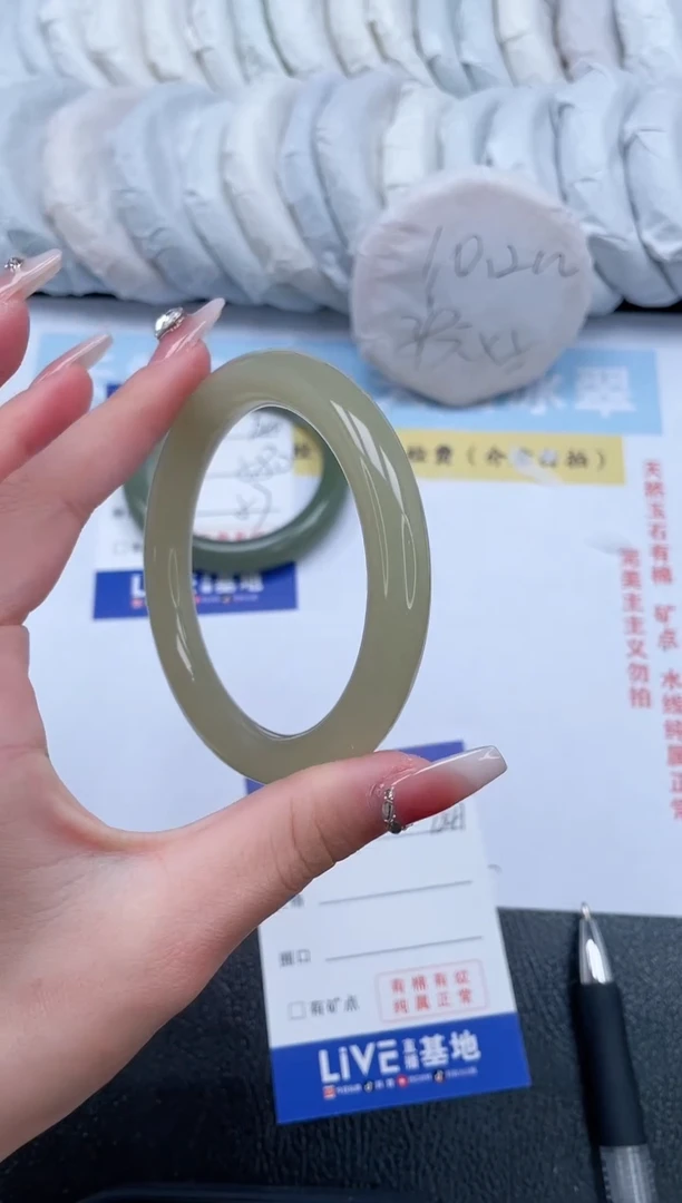 【闪购商品】石英质玉手镯未镶嵌T241-62