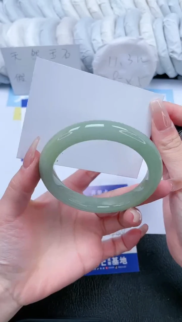 【闪购商品】石英质玉手镯未镶嵌T306-60.4