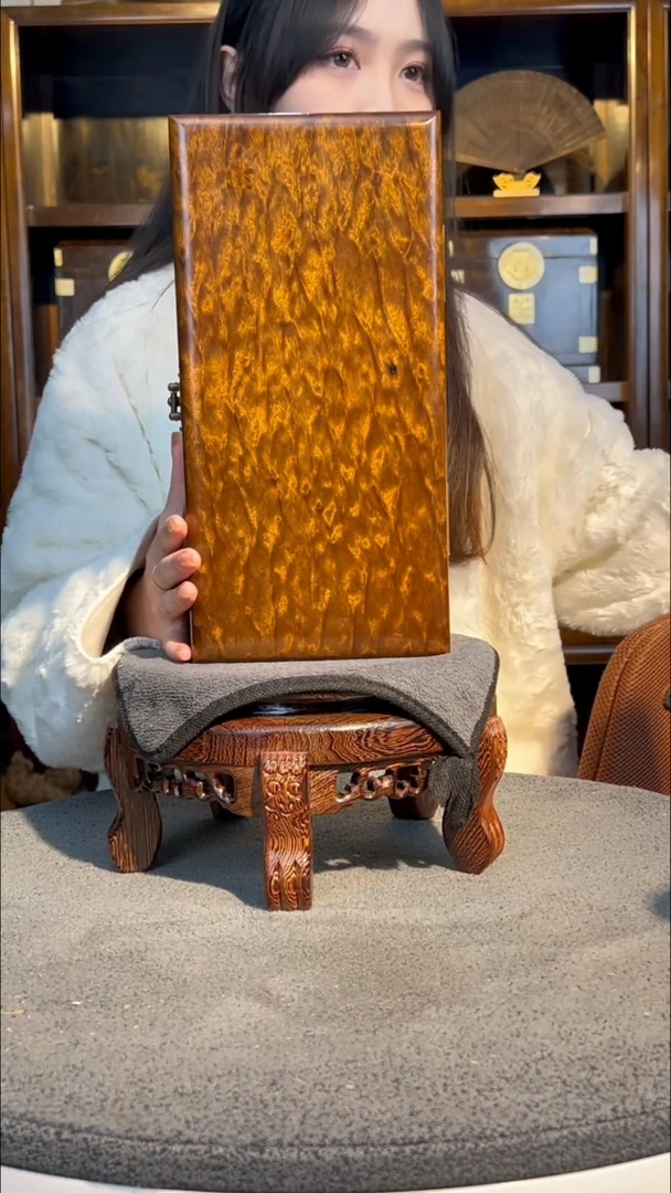 【闪购商品】金丝楠木雕龙胆盒子