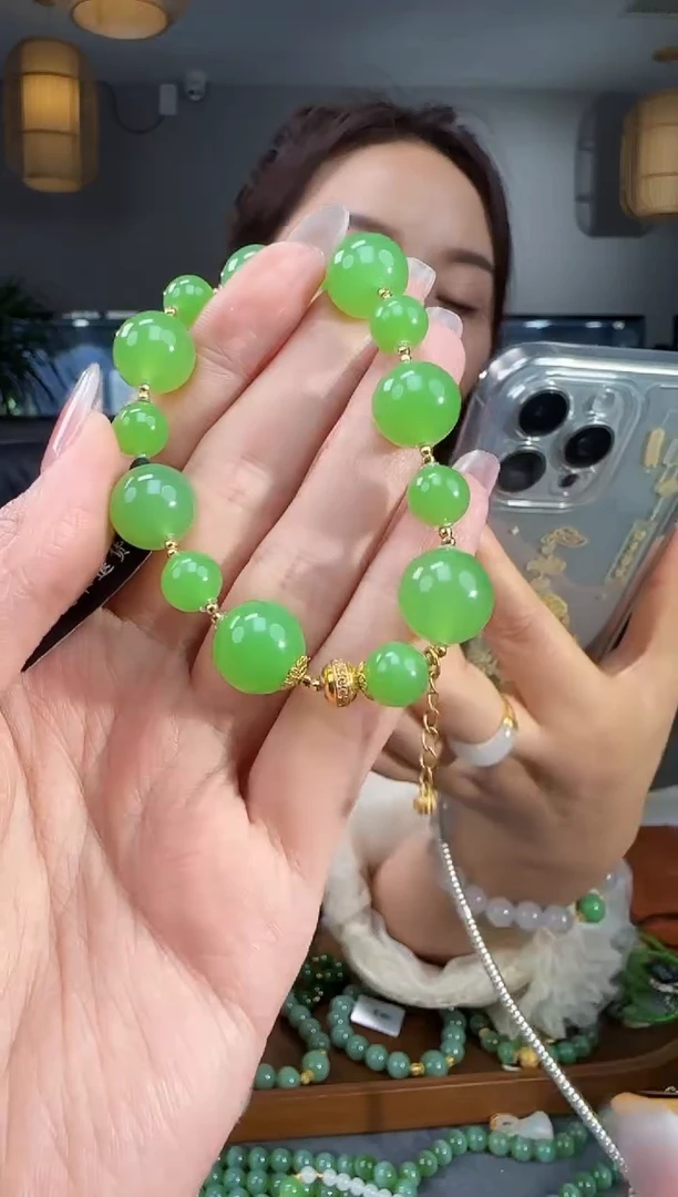 18K金镶嵌手链和田玉1