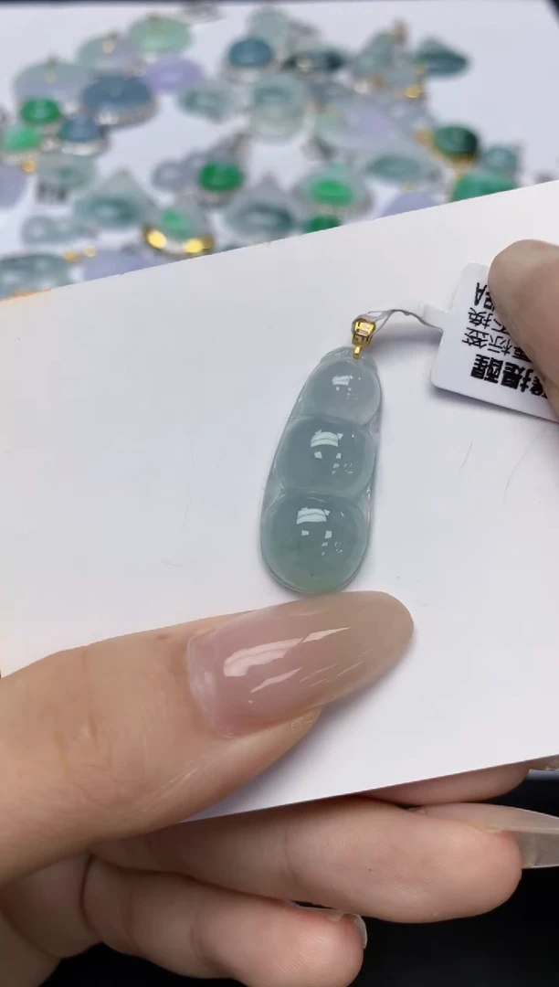 颈饰18K金镶嵌翡翠天然缅甸A货翡翠，百元以上9元证书费自理