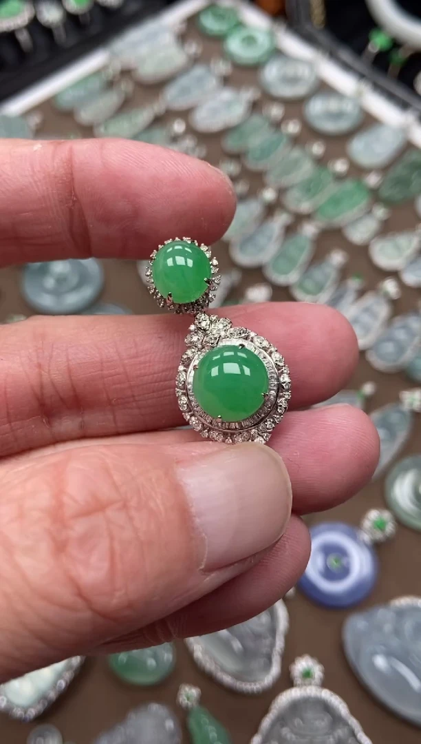 【闪购商品】翡翠吊坠(不含链)18K金镶嵌蛋面