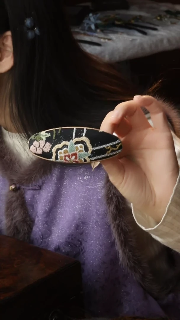 【闪购商品】刺绣纯手工非遗国风饰品一个