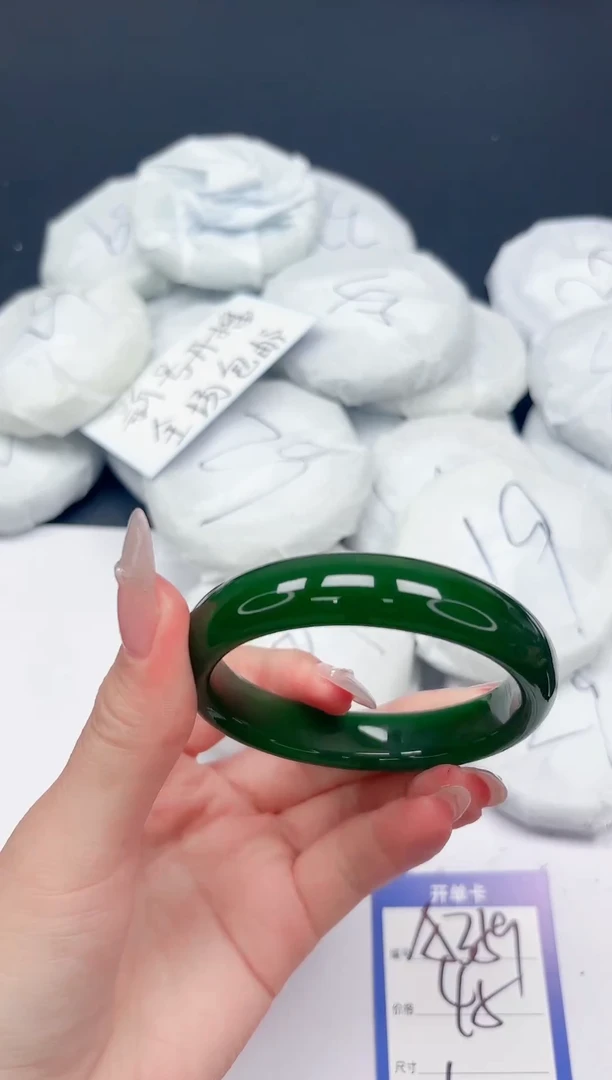 未镶嵌手镯石英质玉A359/58