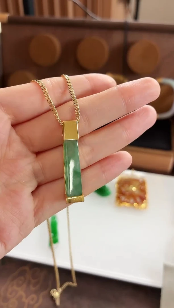 吊坠(不含链)18K金镶嵌翡翠吊坠