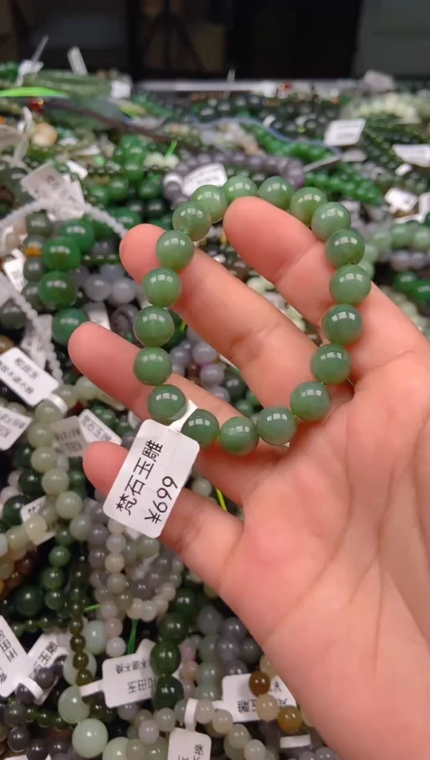 和田玉未镶嵌颈饰1