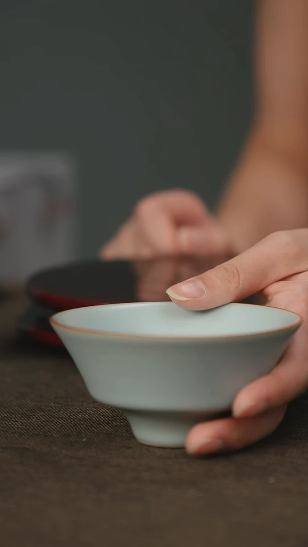 39微瑕 汝瓷 主人杯