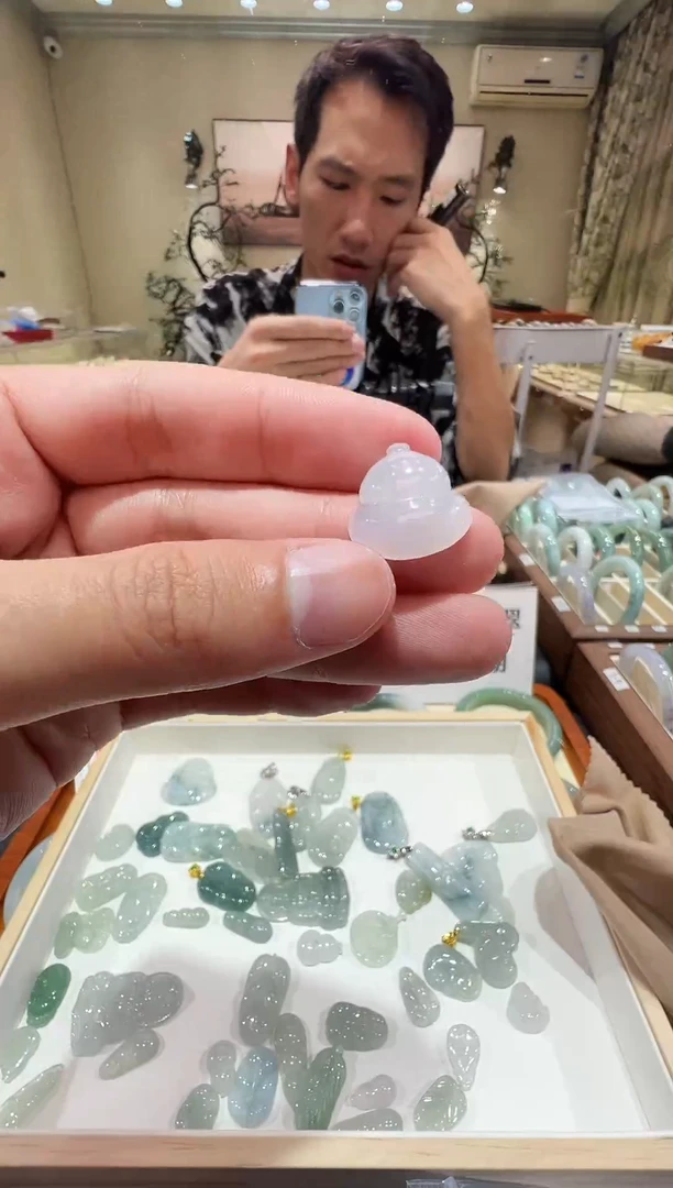 颈饰未镶嵌翡翠-纯天然缅甸A货翡翠吊坠-葫芦吊坠