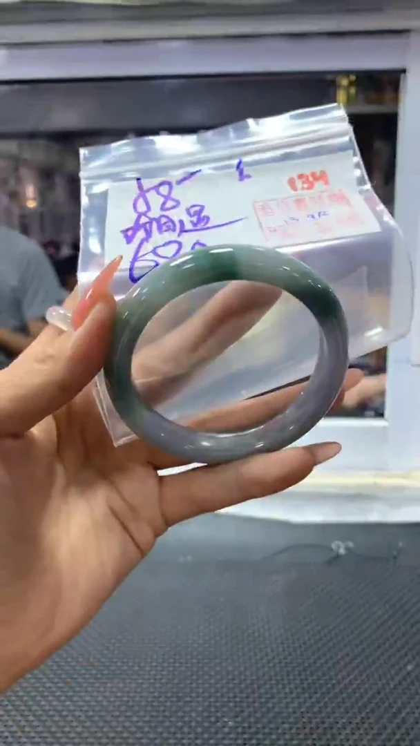 未镶嵌定制翡翠相****?134毛货需精细抛光定制+多样性发1+680