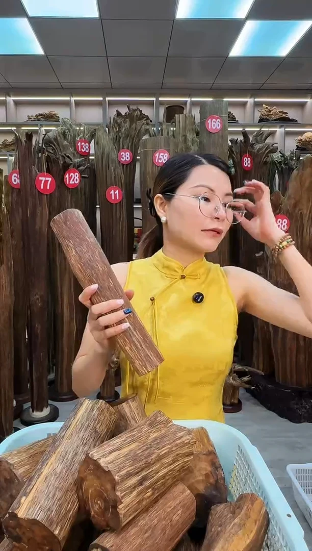 沉香碎屑沉香沉香原料摆件工艺品一百元以上带底座