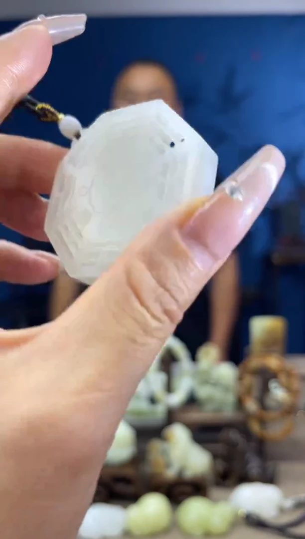 和田玉未镶嵌颈饰1