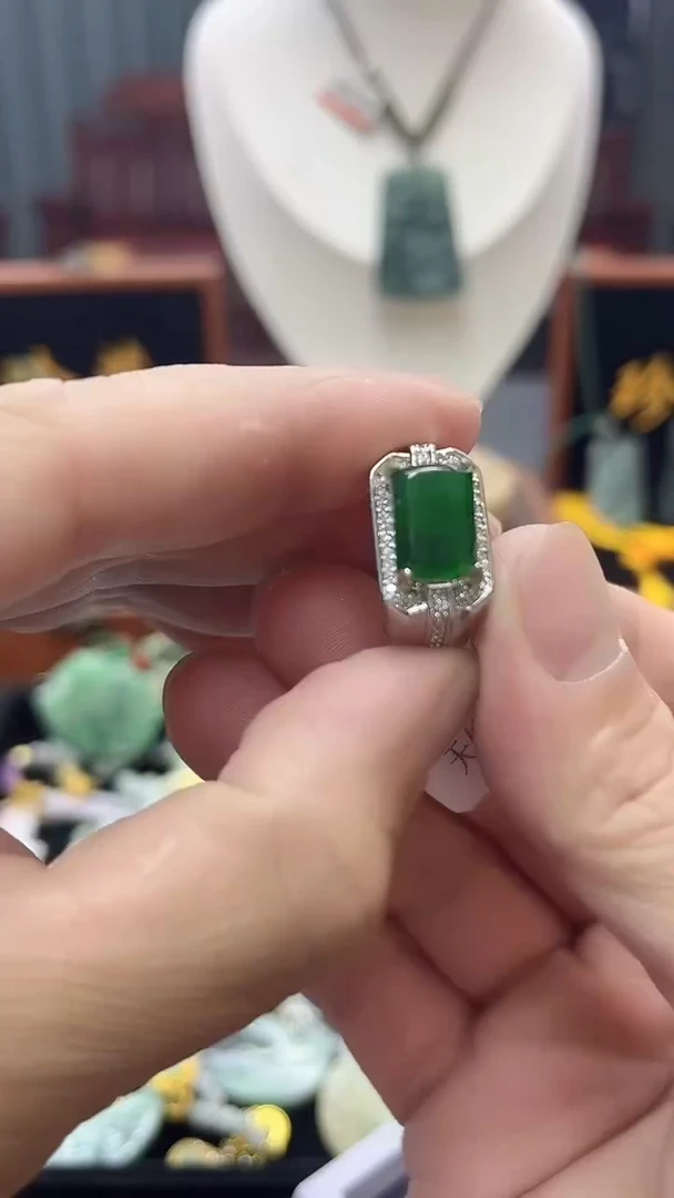 颈饰未镶嵌翡翠翡翠马鞍戒指