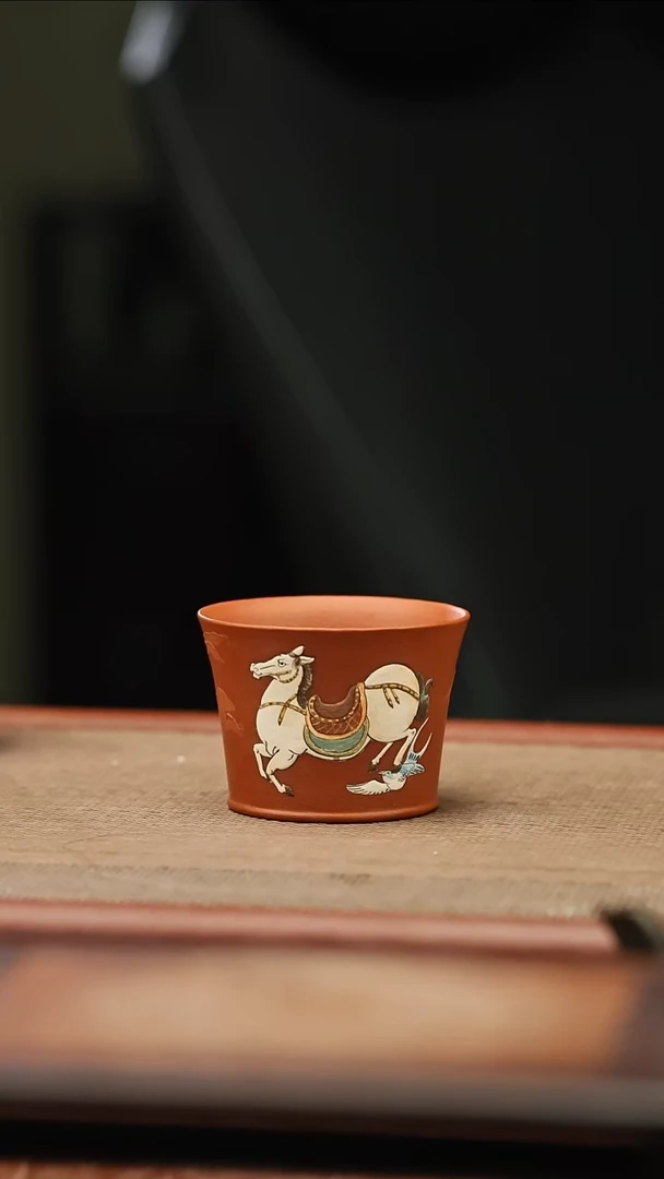 茶壶紫砂70毫升 马踏飞燕 生砂朱泥