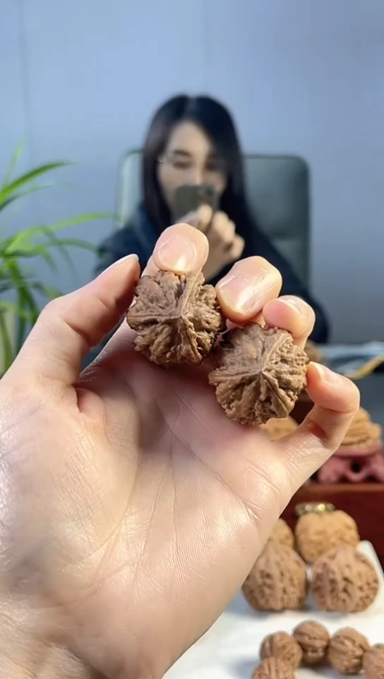 把件文玩核桃36号三棱手捻