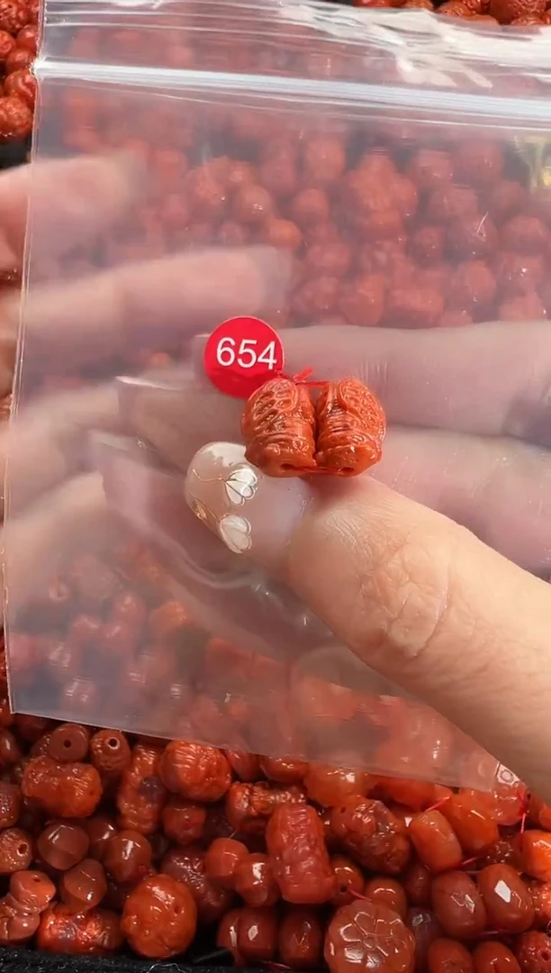 颈饰未镶嵌南红玛瑙1