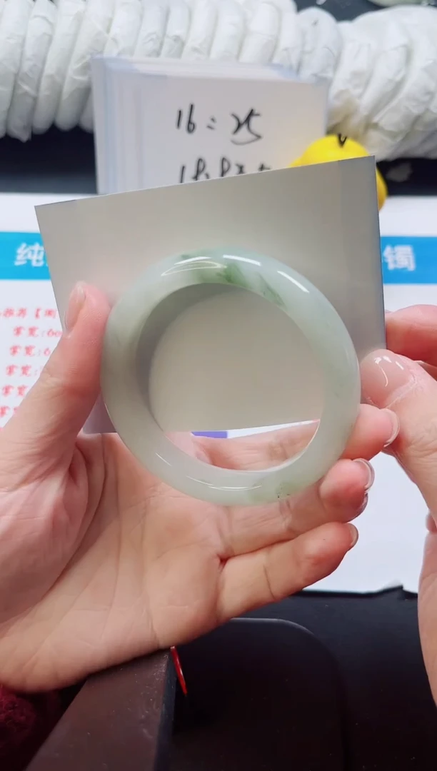 【闪购商品】石英质玉手镯未镶嵌240