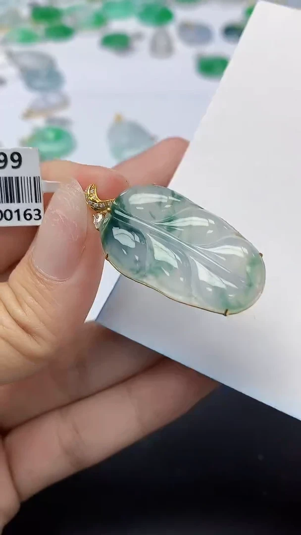 翡翠18K金镶嵌颈饰天然缅甸a货翡翠