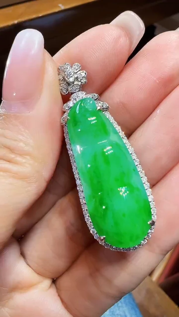 吊坠(不含链)18K金镶嵌翡翠豆子