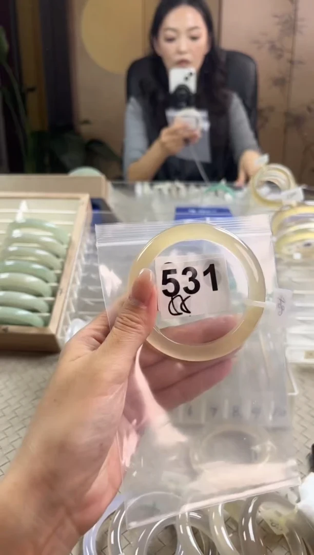 手镯玛瑙/玉髓未镶嵌不***虎531