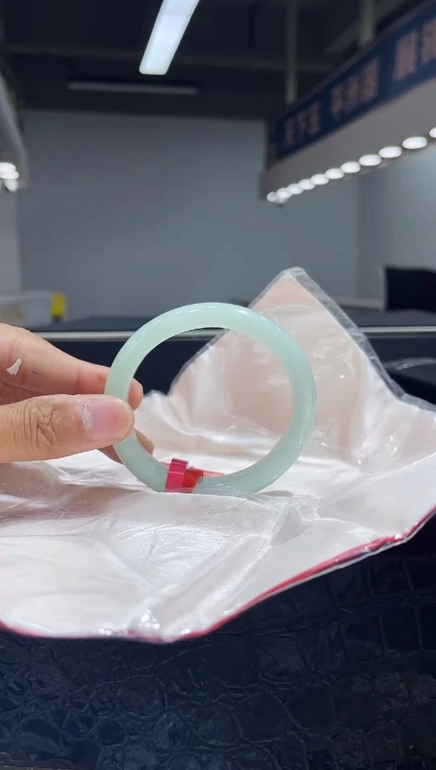 未镶嵌手镯（贵妃镯）翡翠2