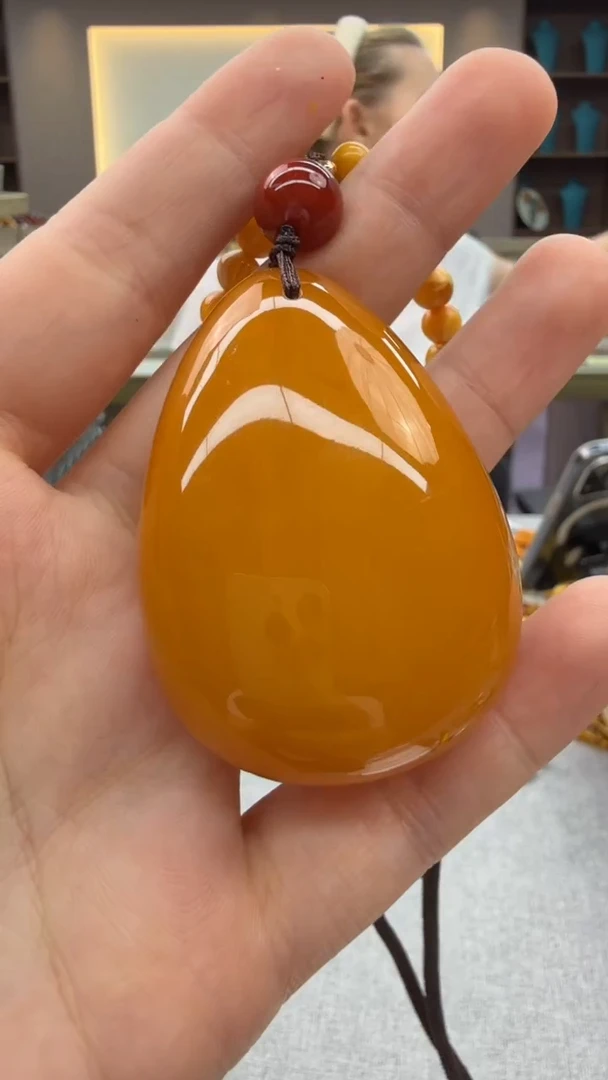 未镶嵌颈饰琥珀156秒拍号 假一罚三