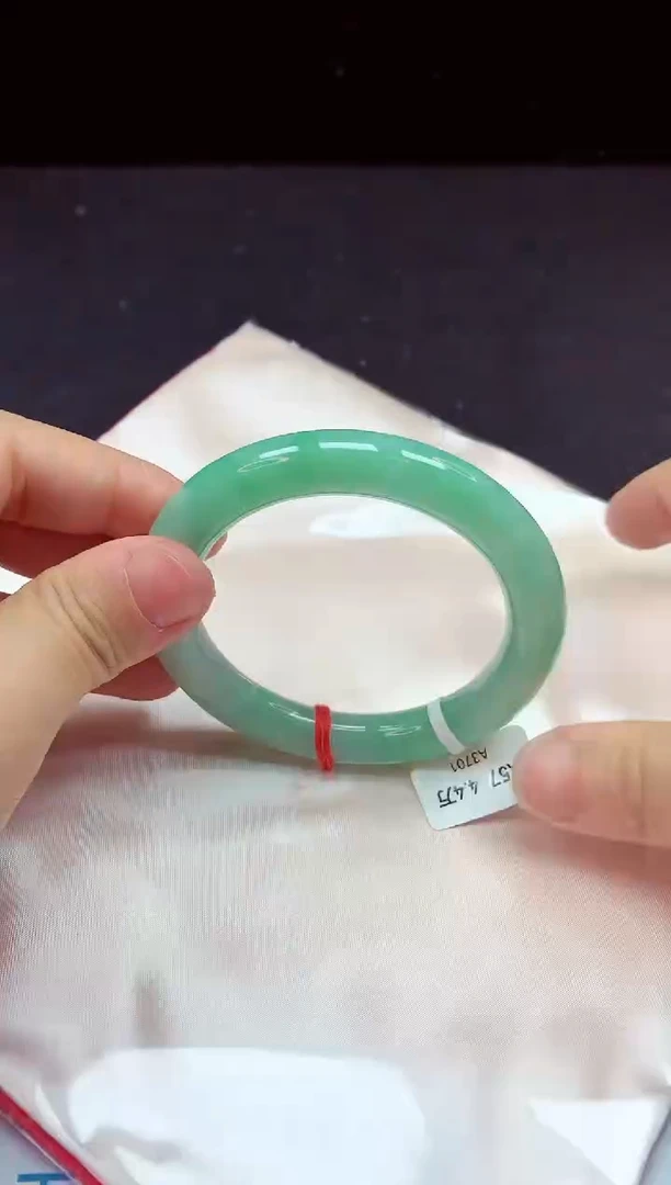 【闪购商品】翡翠手镯未镶嵌镯子57+