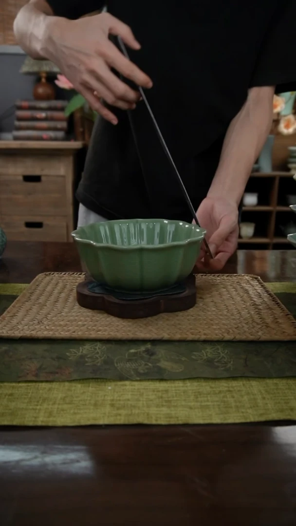 陶瓷一件包邮梅子青花瓣茶洗17cm