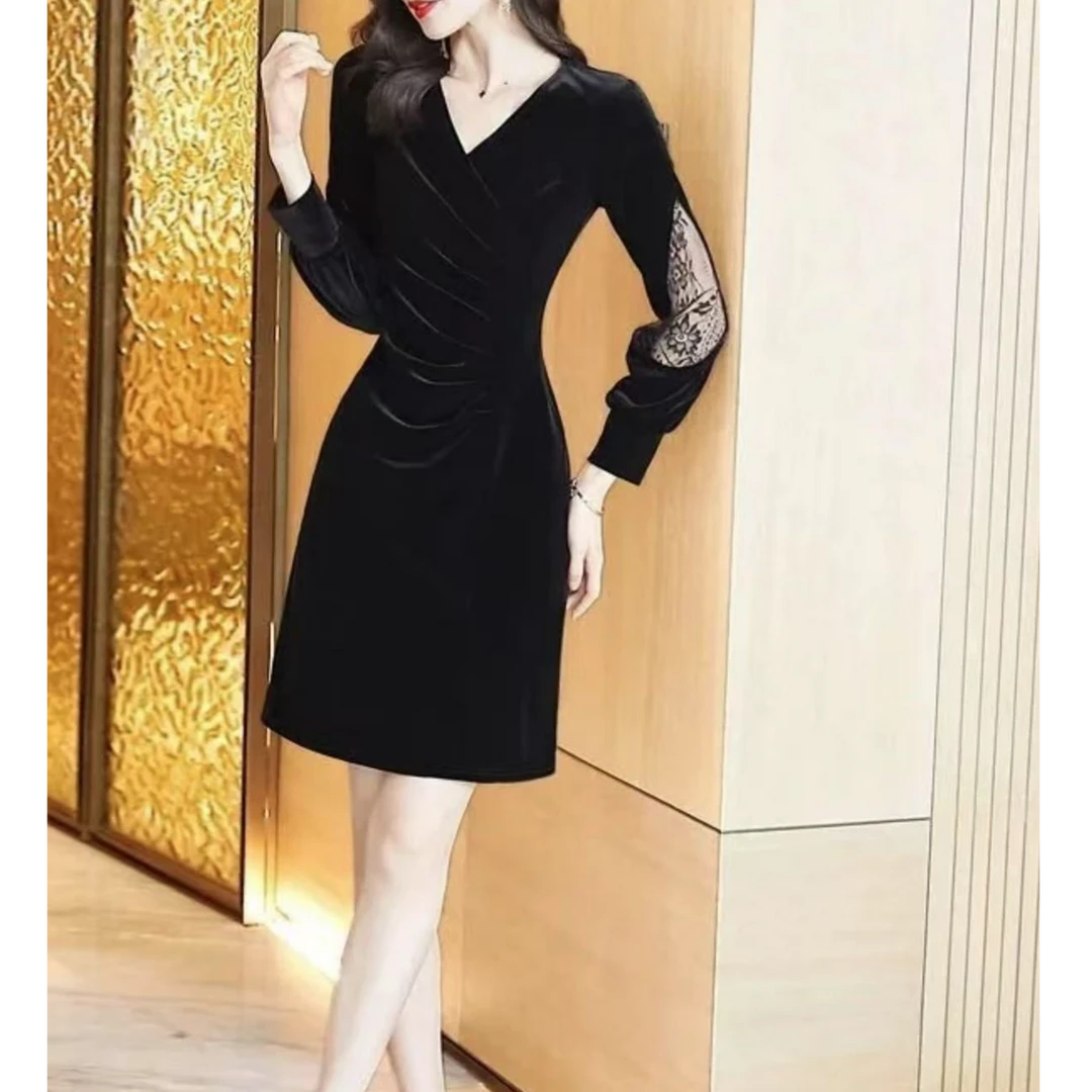 小黑裙2025春秋新款V领长袖镂空气质显瘦职业包臀连衣裙