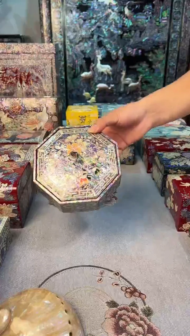 红底全满螺·弘贝雅螺钿漆器文化馆