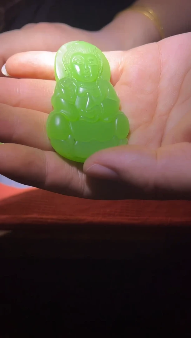 和田玉未镶嵌颈饰和田玉苹果绿 观音像吊坠 其中一个给