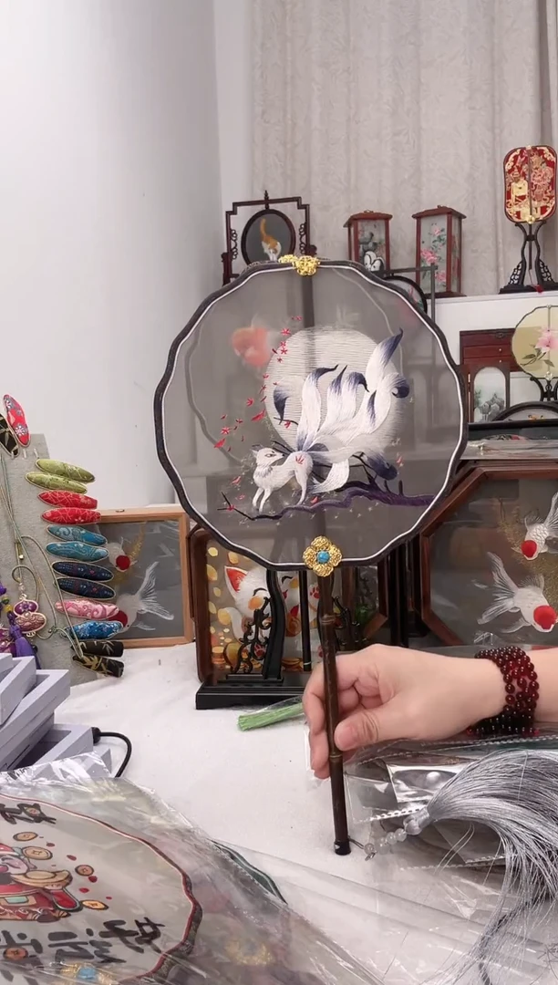 扇子苏绣作品手工团扇