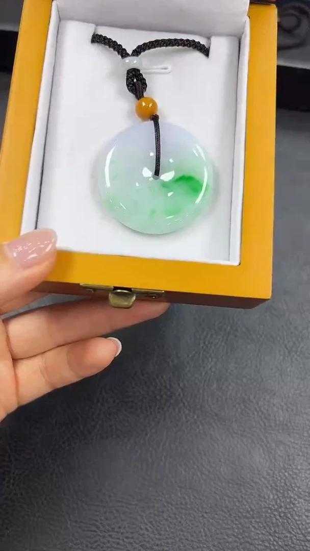 翡翠挂件未镶嵌平安扣