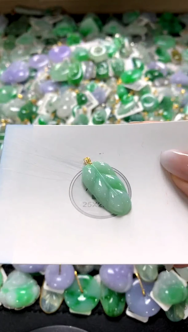 颈饰18K金镶嵌翡翠1111111111111111