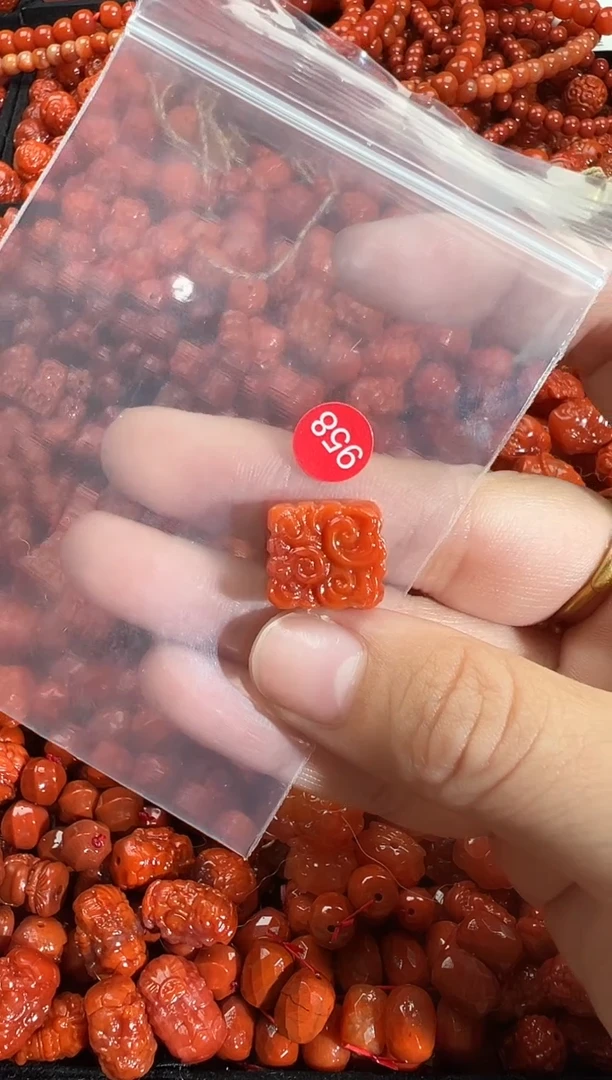 颈饰未镶嵌南红玛瑙1