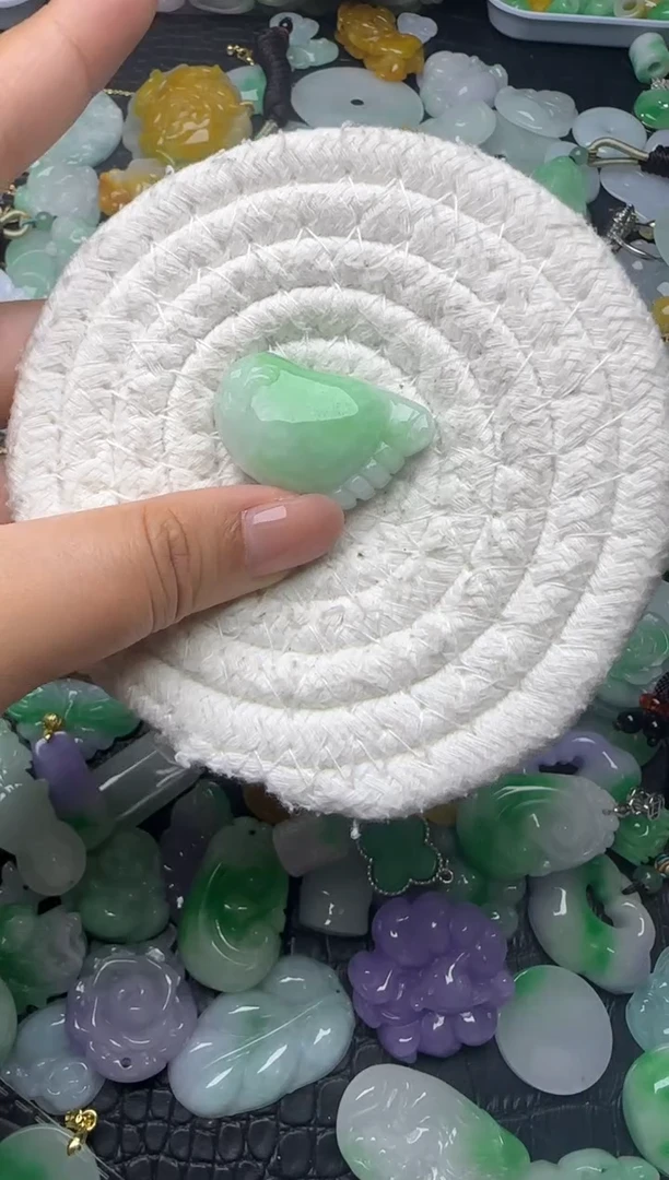 颈饰未镶嵌翡翠缅甸翡翠吊坠