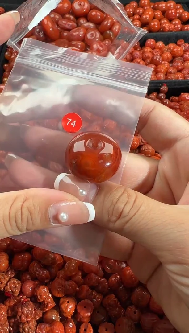 颈饰未镶嵌南红玛瑙1