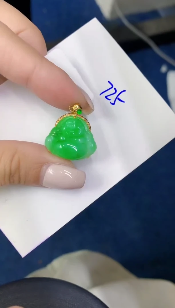 颈饰18K金镶嵌翡翠缅甸天然翡翠A货