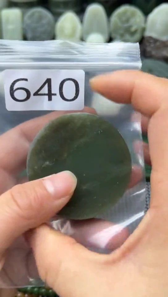 未镶嵌和田玉珠宝半成品镯芯