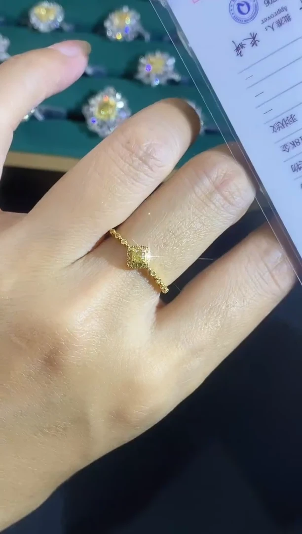 18K金镶嵌戒指钻石22