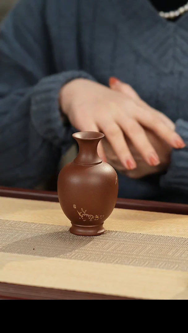 【闪购商品】雕刻款小花瓶坭兴陶