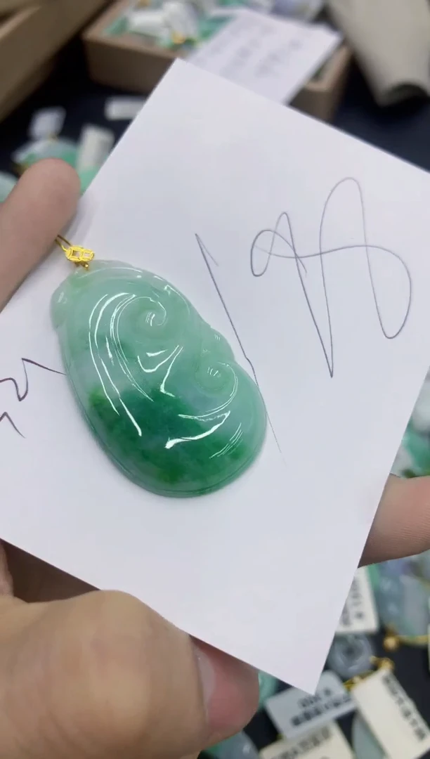 翡翠18K金镶嵌颈饰1111111