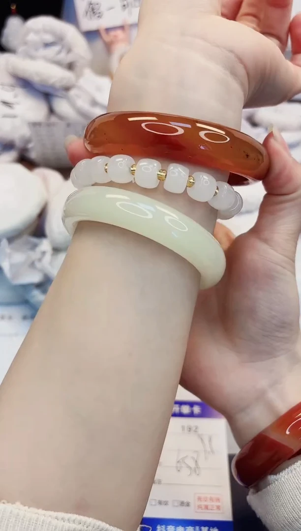 【闪购商品】石英质玉手镯未镶嵌192-玛瑙-圈口65