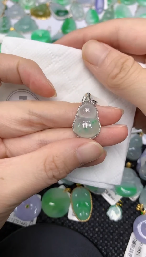 翡翠18K金镶嵌颈饰1111111