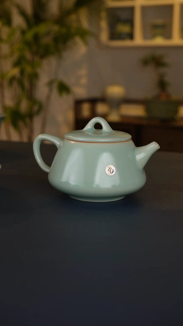 53号天青釉石瓢壶 微瑕 260CC