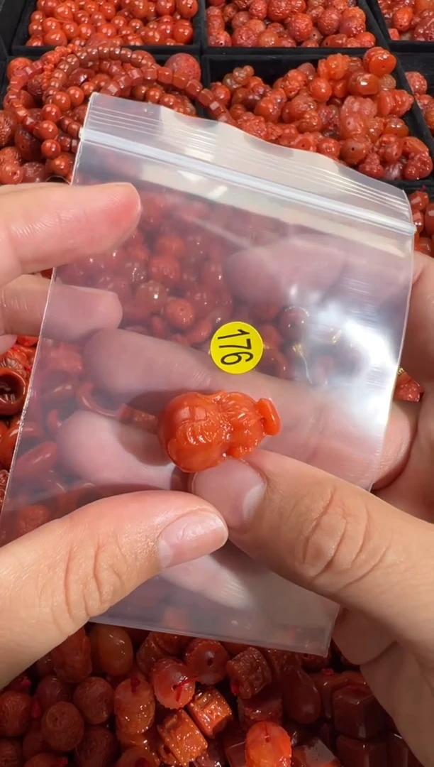南红玛瑙未镶嵌颈饰1